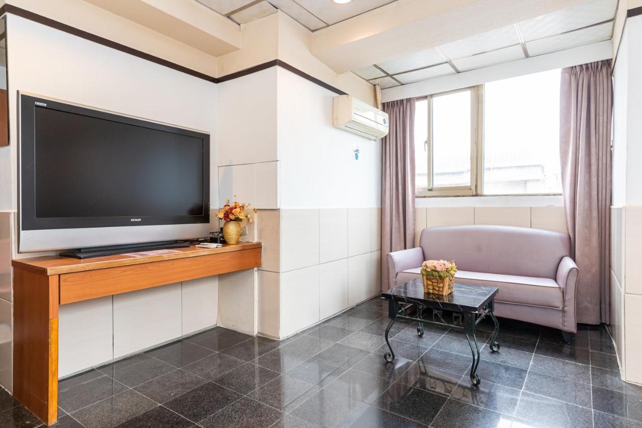 Yi Pin Business Hotel Taoyuan Exterior foto